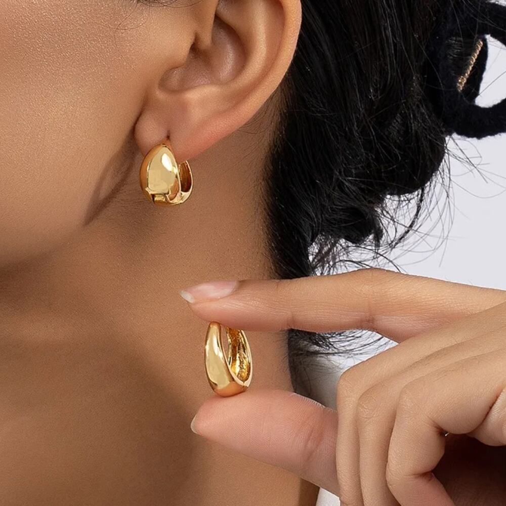 NEW 18K yellow gold plated casual huggy hoop bean earrings jewelry B22A - Picture 2 of 7